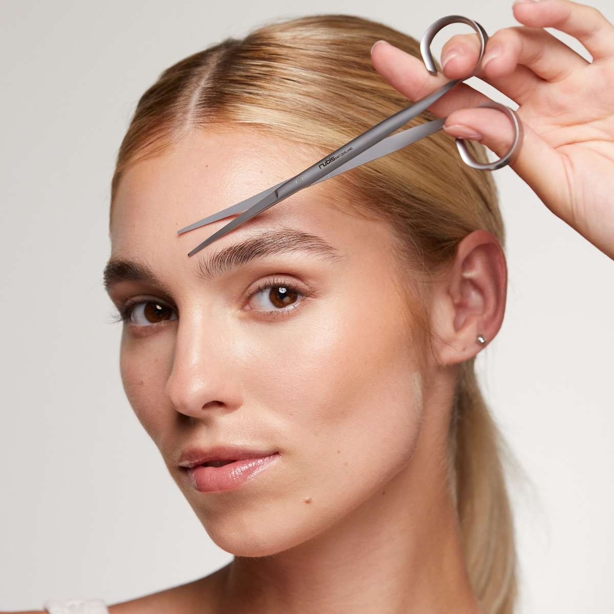 Ciseaux Sourcils • Rubis - Beauty Tech