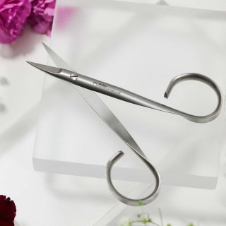 Ciseaux ongles mains